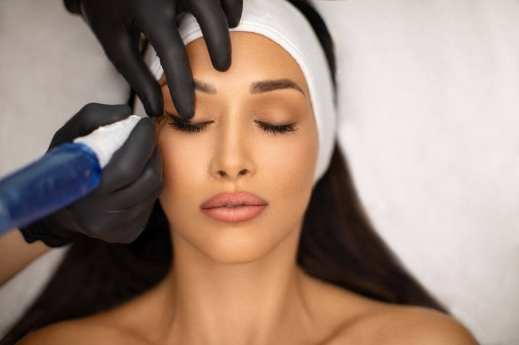 Kalıcı G&ouml;z Makyajı